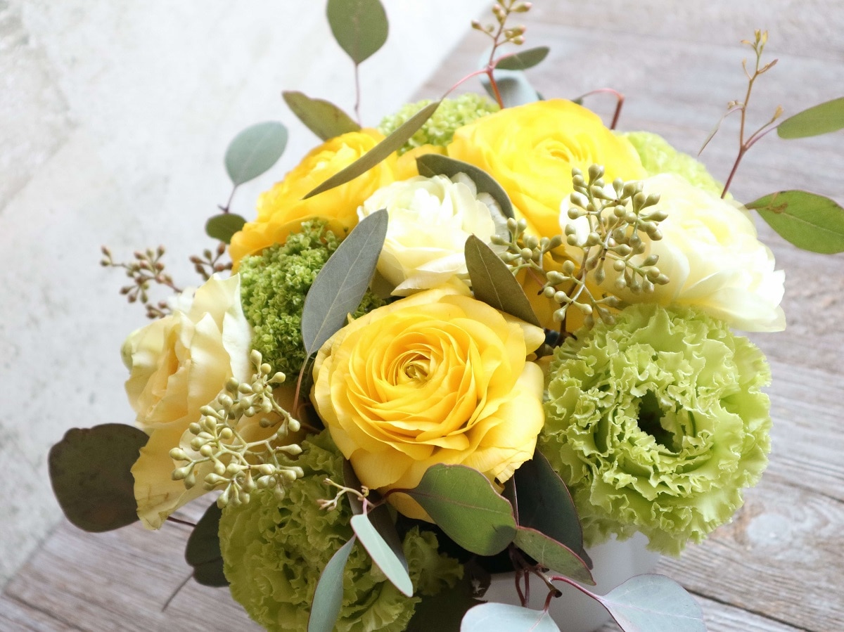 フラワーアレンジ（ギフトボックス・イエロー系M）送料込(BOXｲｴﾛｰM