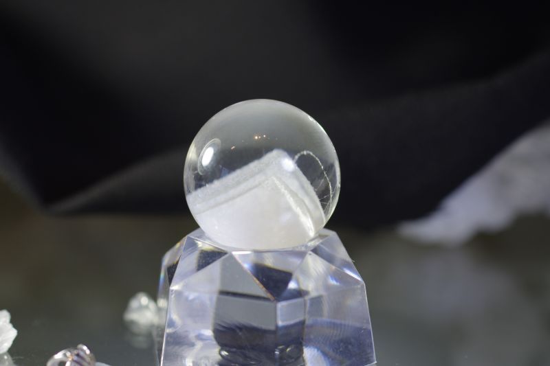 超レア】ファントム水晶＆クォーツinクォーツ 丸玉（スフィア）