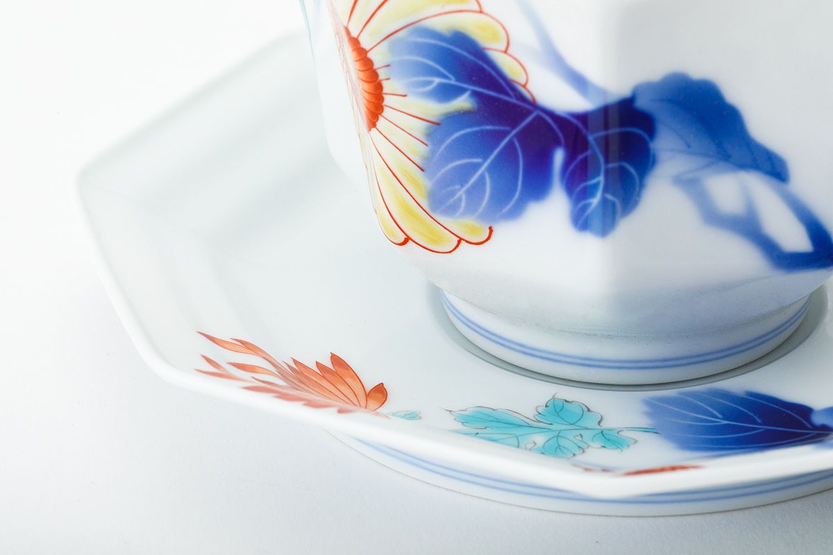 色絵菊花紋 八角紅茶碗皿 | 有田焼 深川製磁｜公式オンラインストア