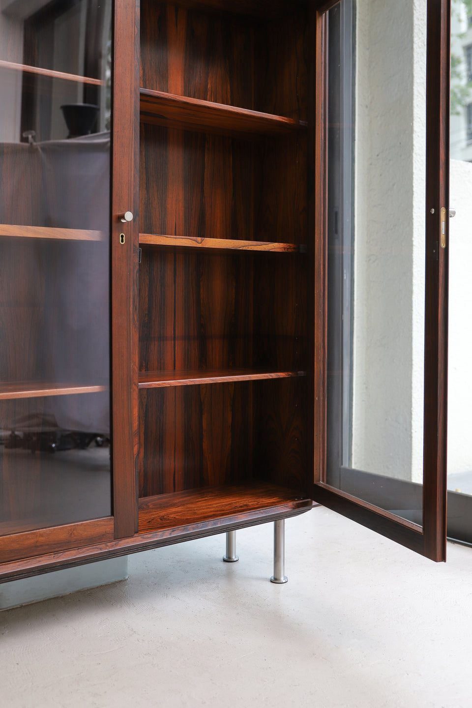 北欧ヴィンテージ ガラスキャビネット ローズウッド ディスプレイ 収納