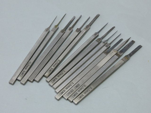 スジボリ堂のBMCタガネ｜God Dwells in Small Things