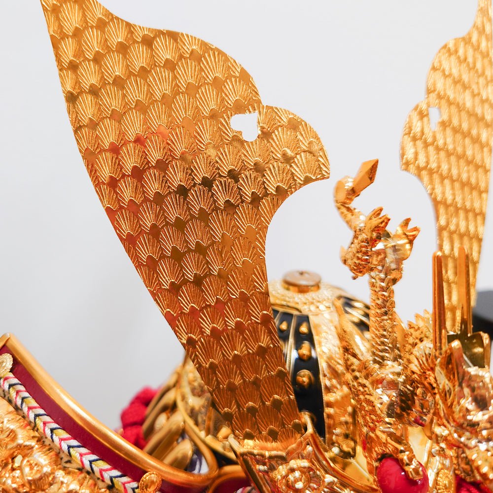 横幅41cm｜ケース入り飾り ソウ｜龍の前立兜｜菖蒲｜扱いやすい五月