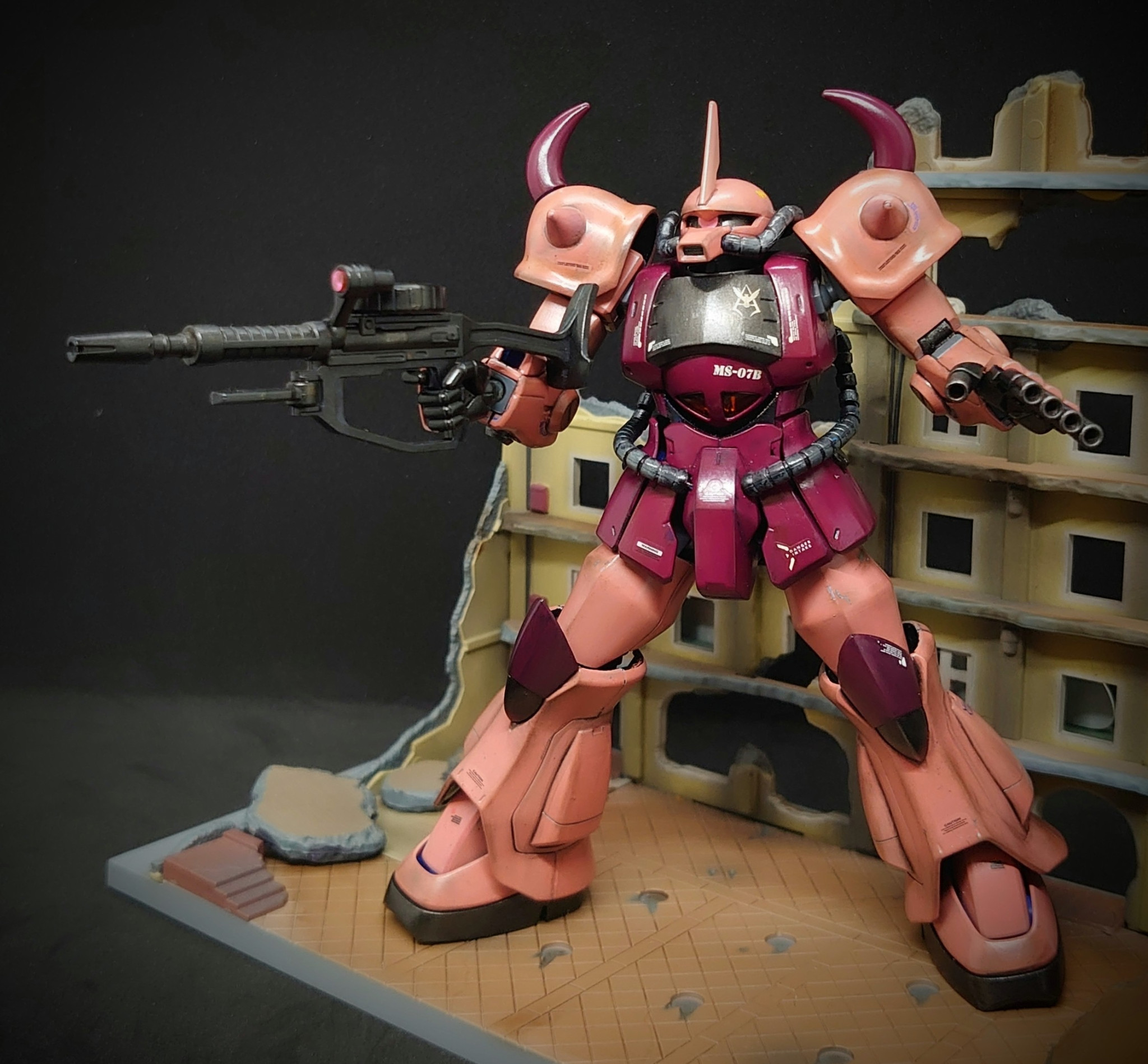 MS-07B グフ（シャア専用）｜shuzさんのガンプラ作品｜GUNSTA（ガンスタ）