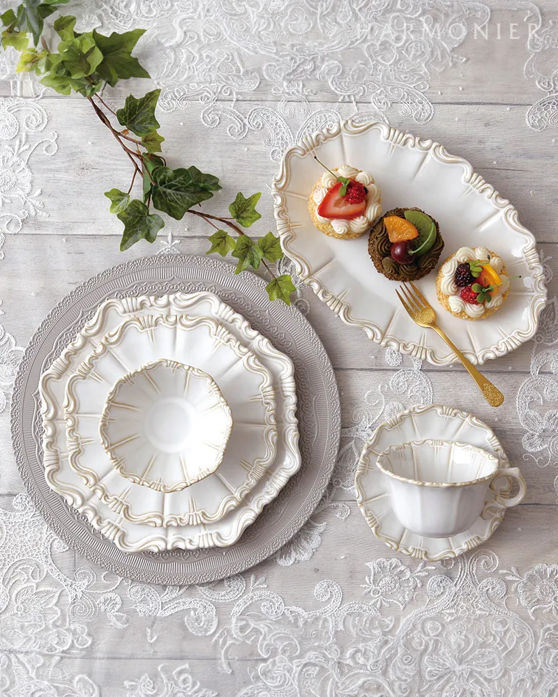 トリアノンプラスチックプレートグレイ33cm｜輸入雑貨の通販 | 輸入