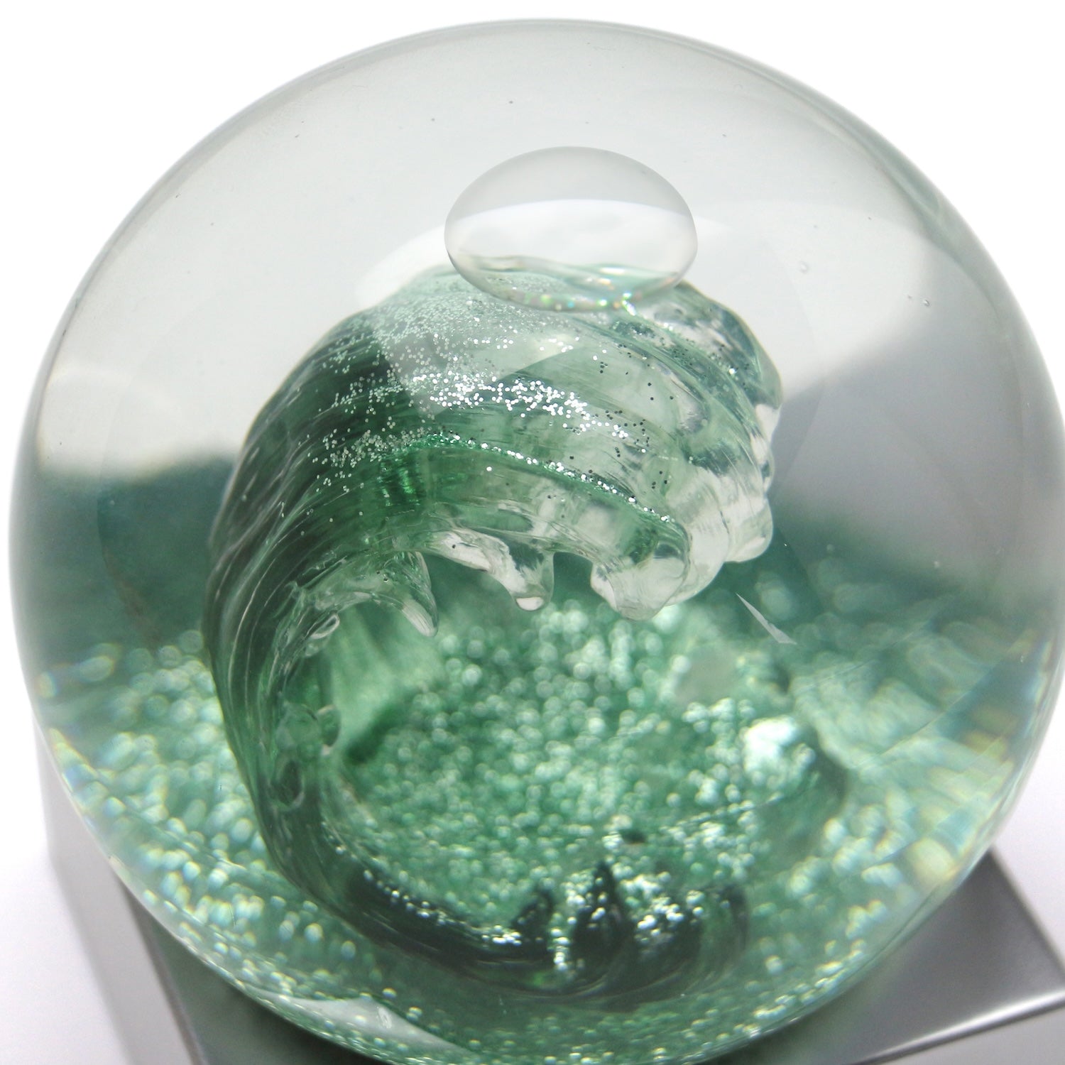 波のスノードーム – HATCH