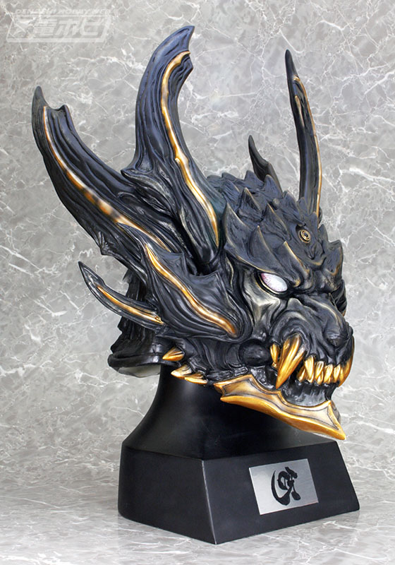 牙狼＜GARO＞』の実寸大ヘッドモデルに暗黒騎士キバと黄金騎士3種が