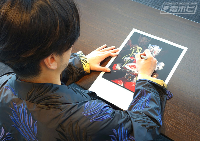 戦わなければ生き残れない！『仮面ライダー龍騎』が豪華フォトフレーム