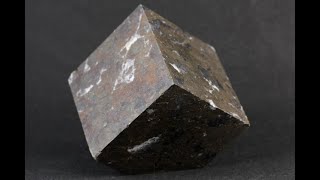 パイライト(黄鉄鉱) キューブ型研磨 528g｜天然石 通販キラリ石