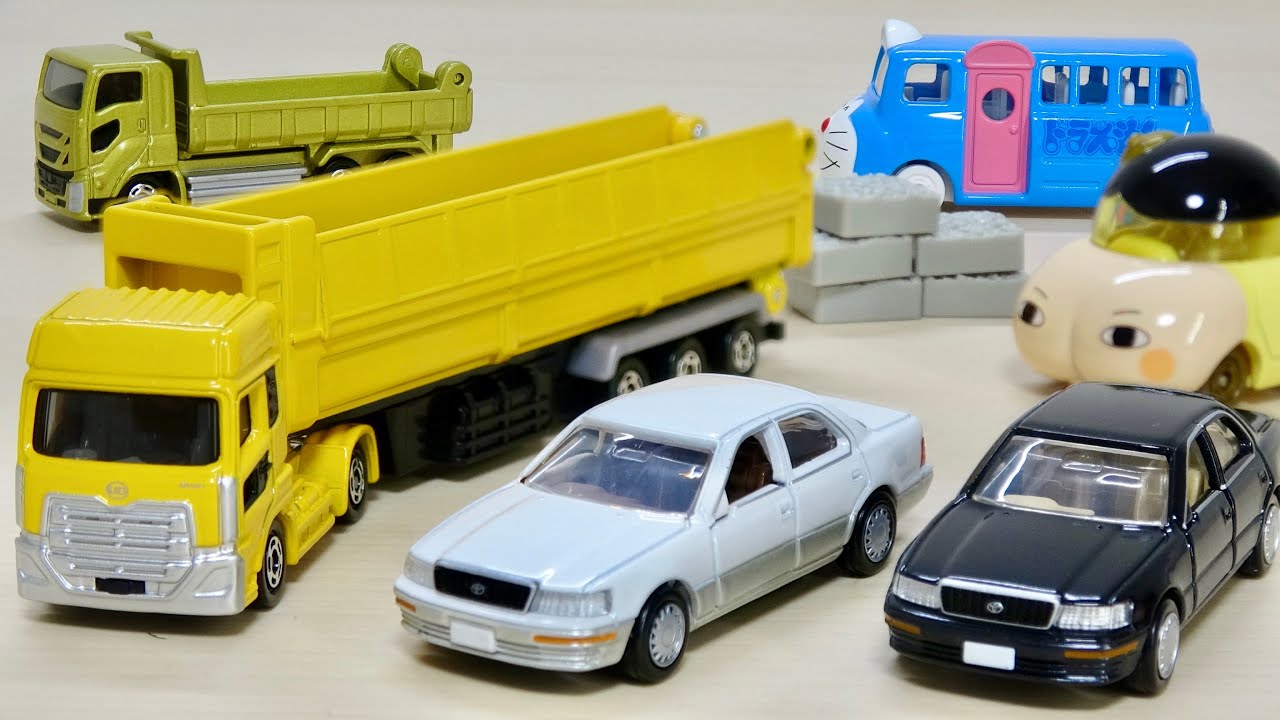 Long Tomica UD Trucks Quon Trailer Dump , Toyota Celsior with