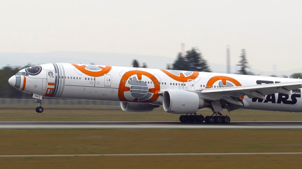 ANA - STAR WARS Boeing 777-300ER [JA789A] Close Up Landing at