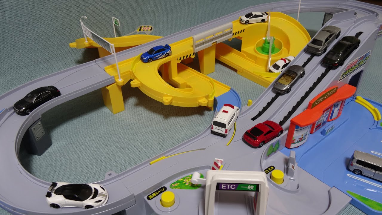 トミカ 高速道路にぎやかドライブ＆ぐるぐるインターチェンジ 合体