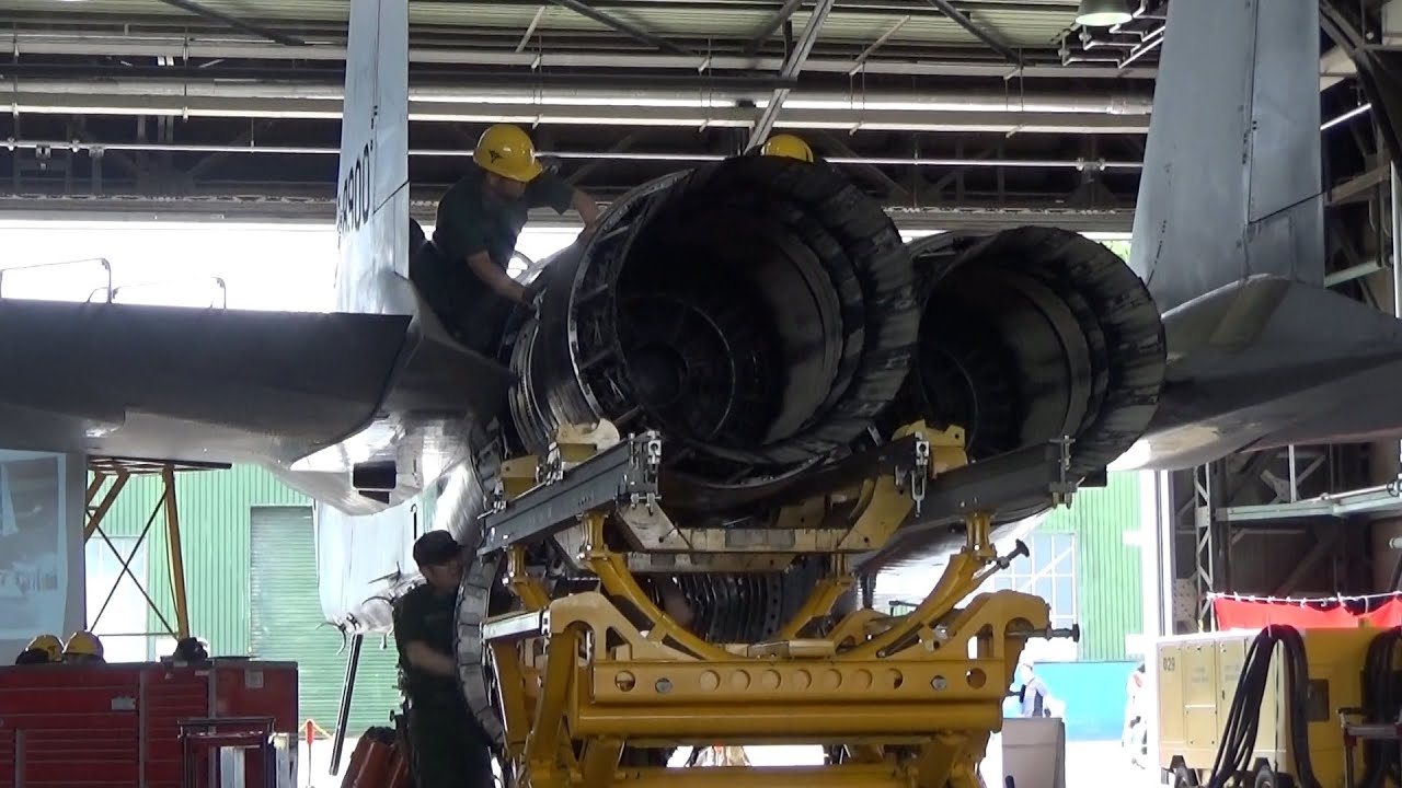 F-15戦闘機 エンジン取り外し作業展示 千歳基地航空祭2015年 JASDF F