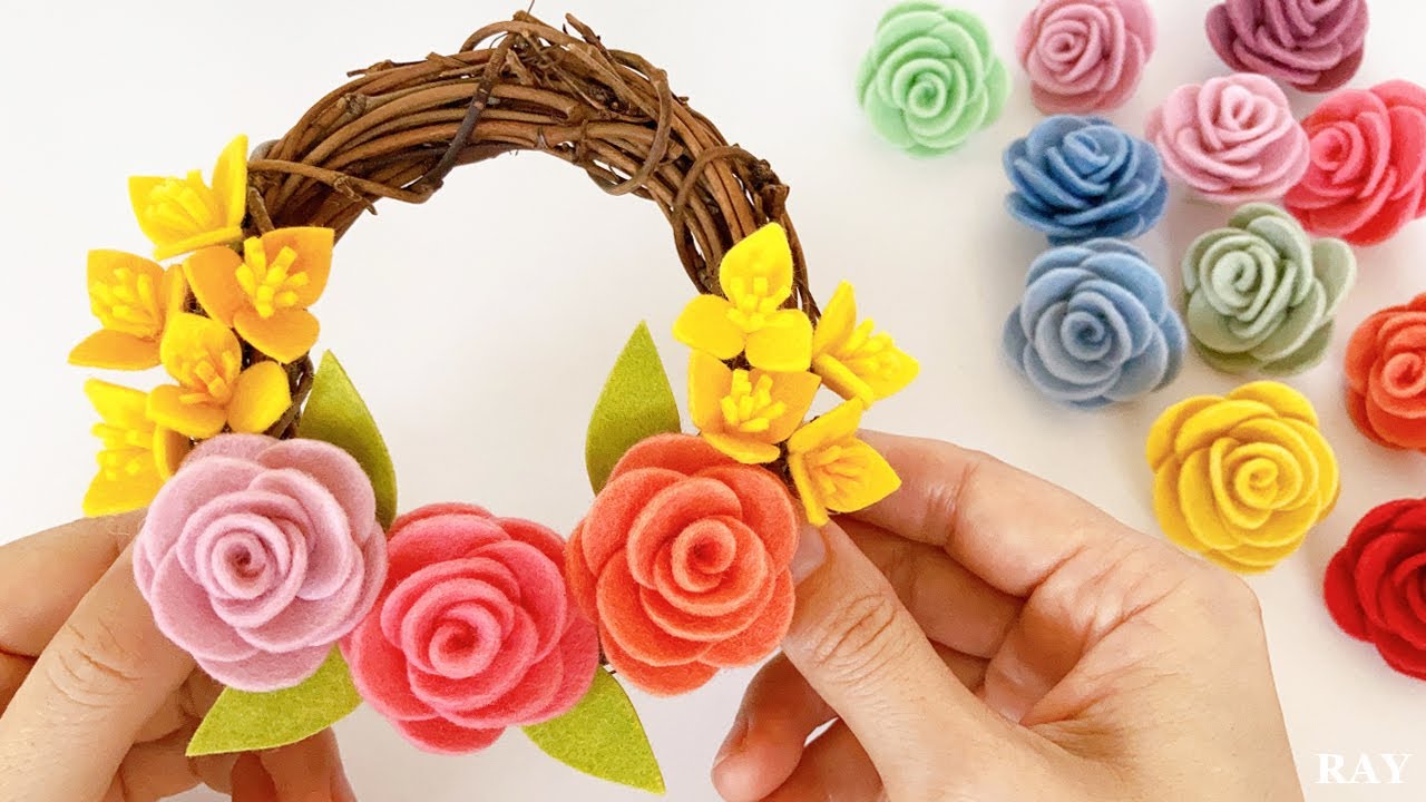DIY Felt Rose Wreath 🌹 Felt Flowers Wall Hanging - YouTube