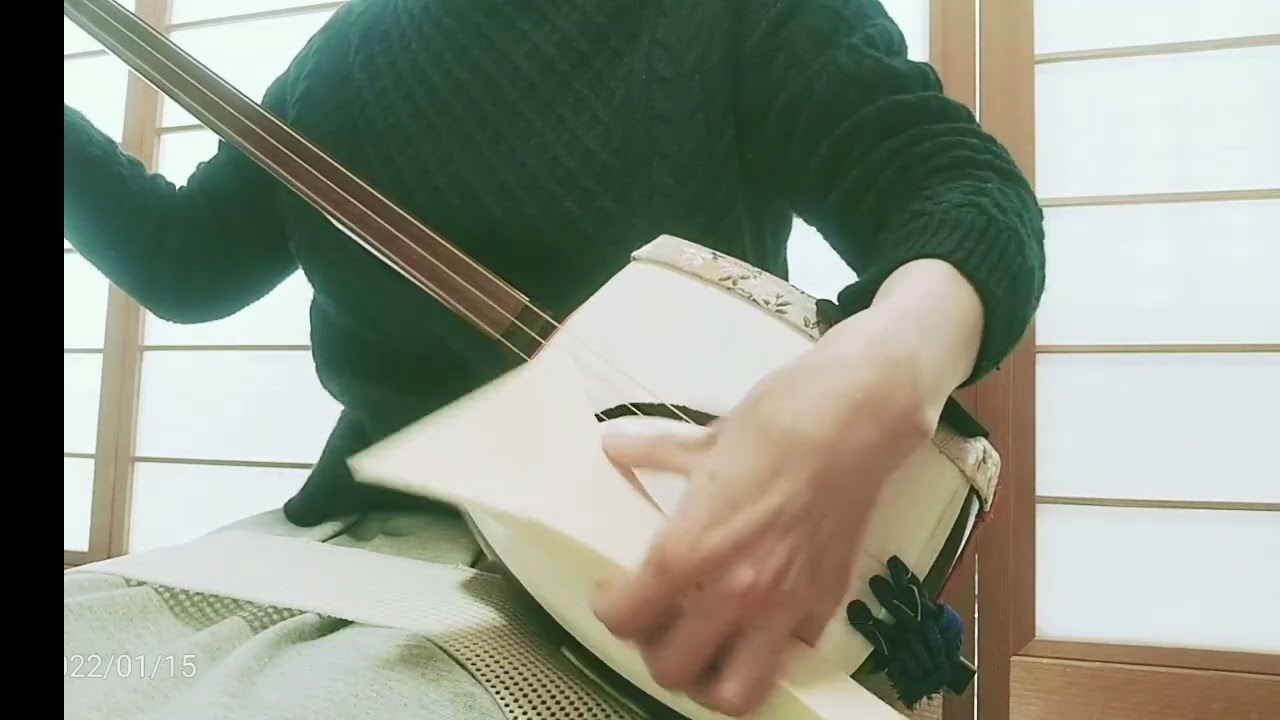 三味線の皮が破れた時の音 / 胴の中も見てみましょう - YouTube