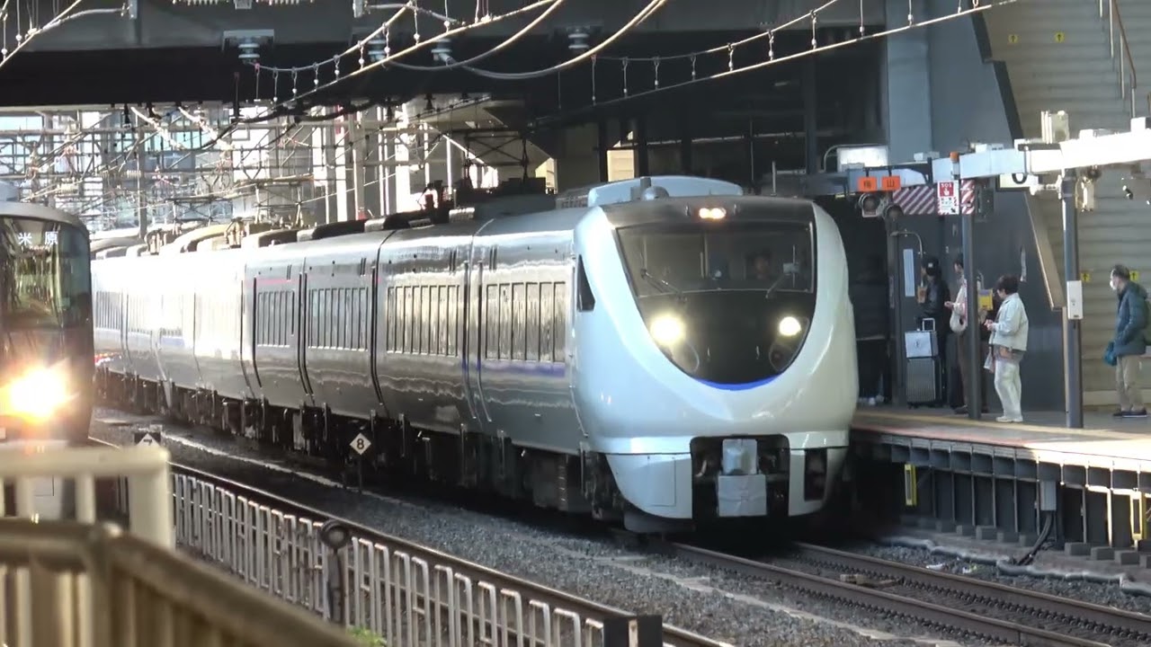 年末年始の臨時列車】JR西日本683系8000番台A06編成+A03編成+681系V11