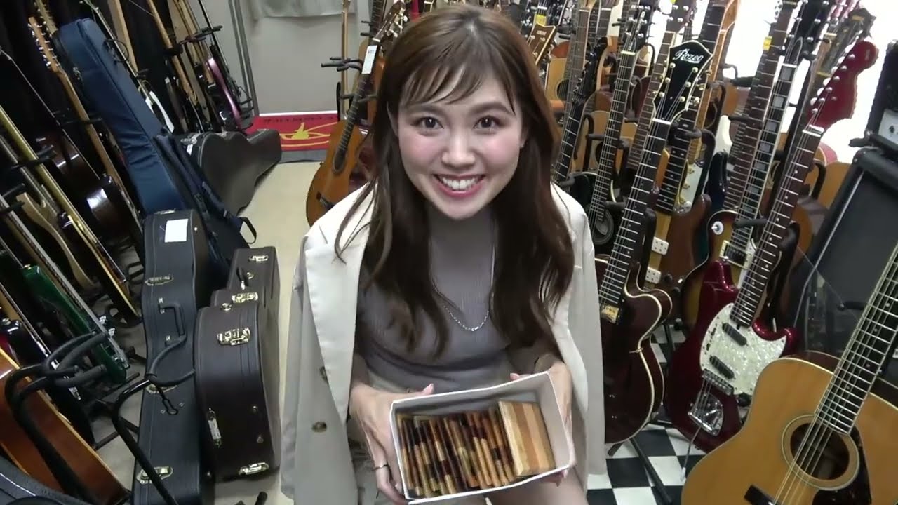 Charvel CEA-398 トラベルエレアコ - YouTube