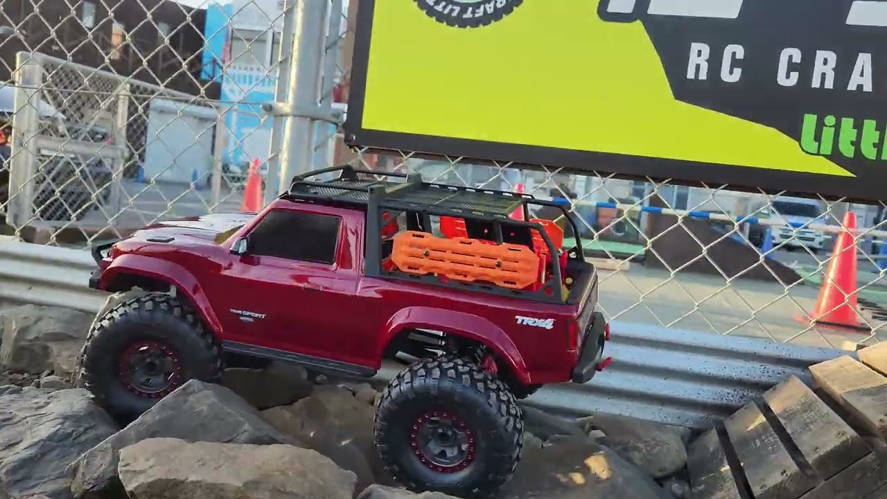 TRAXXAS TRX-4 Sports High Trail Edition RCクローラーパーク®走行