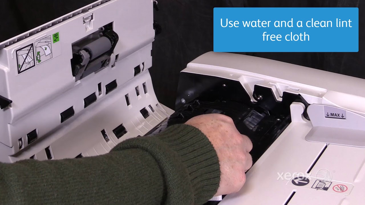 Xerox® AltaLink® C8070 Family Cleaning the DADF Feed Separation