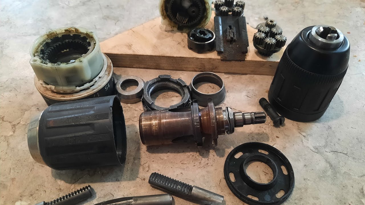 How to remove a jammed chuck from the shaft of a Makita