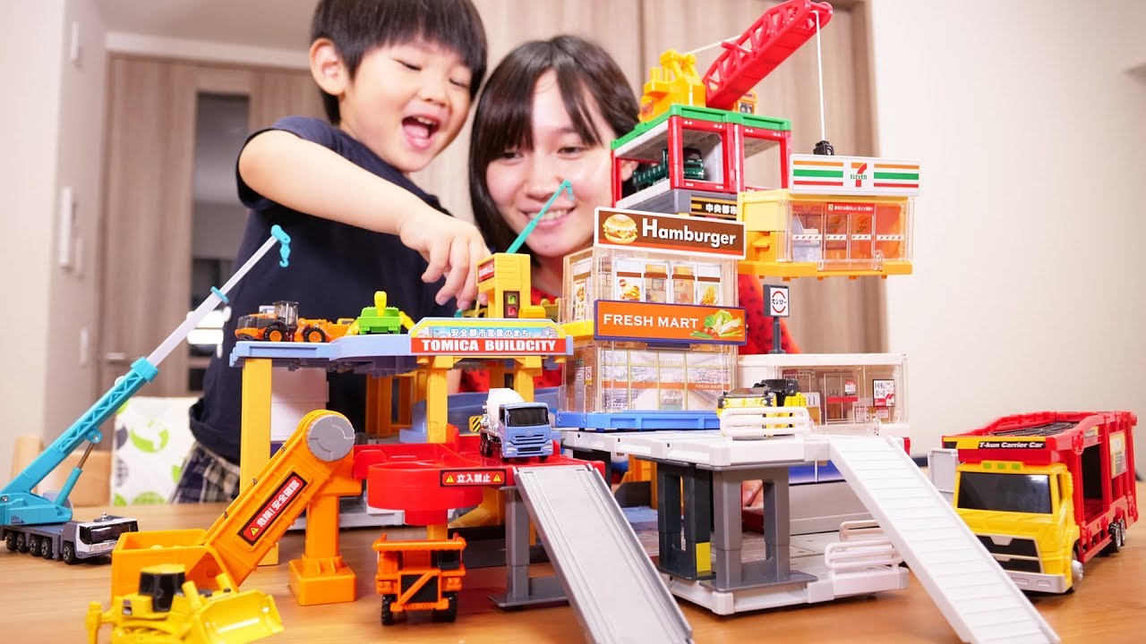 トミカ ビルドシティ パワークレーン建設現場 - YouTube