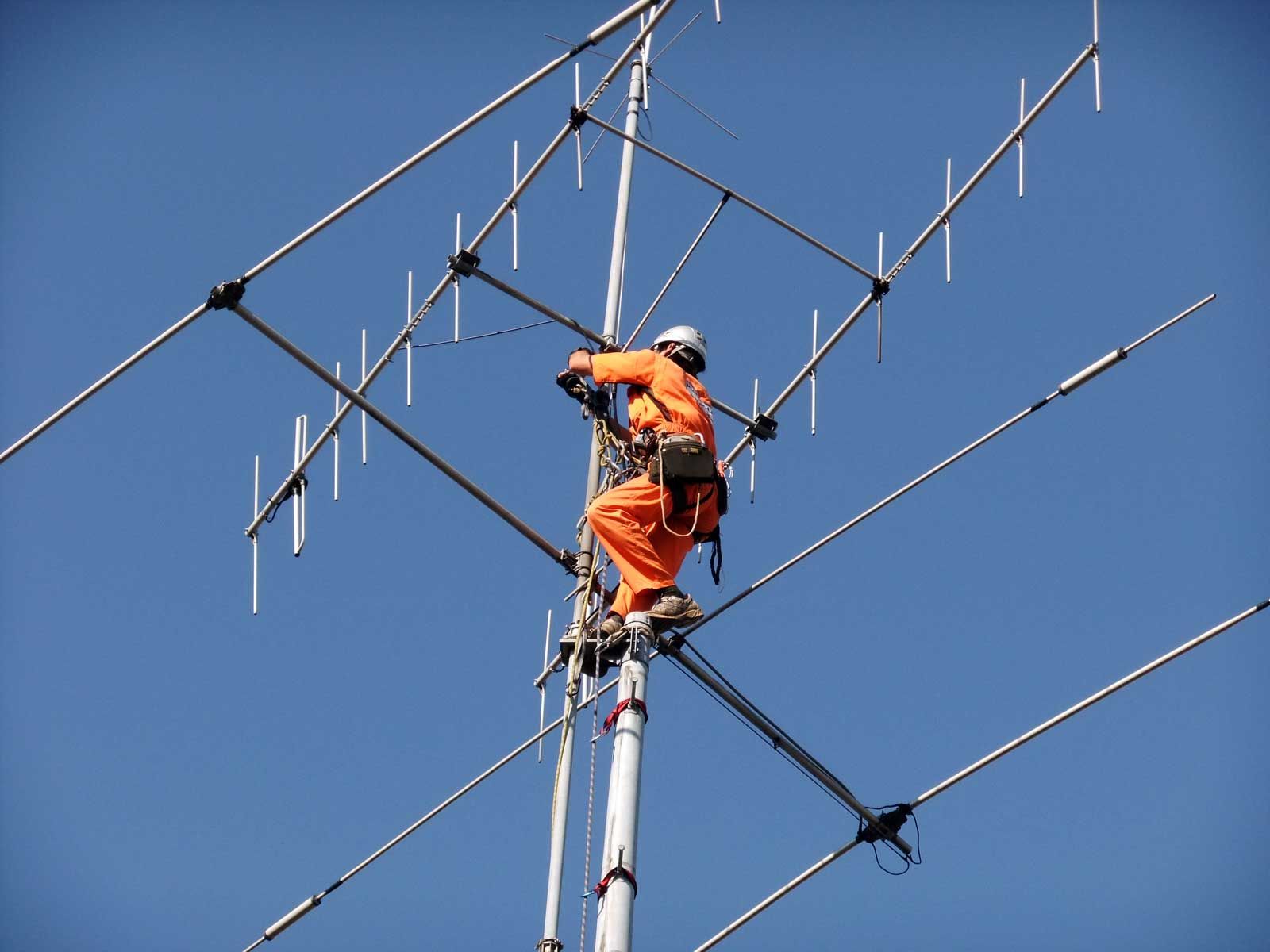 アマチュア無線の工事 | 株式会社パイオニアラボ【高所作業チーム】