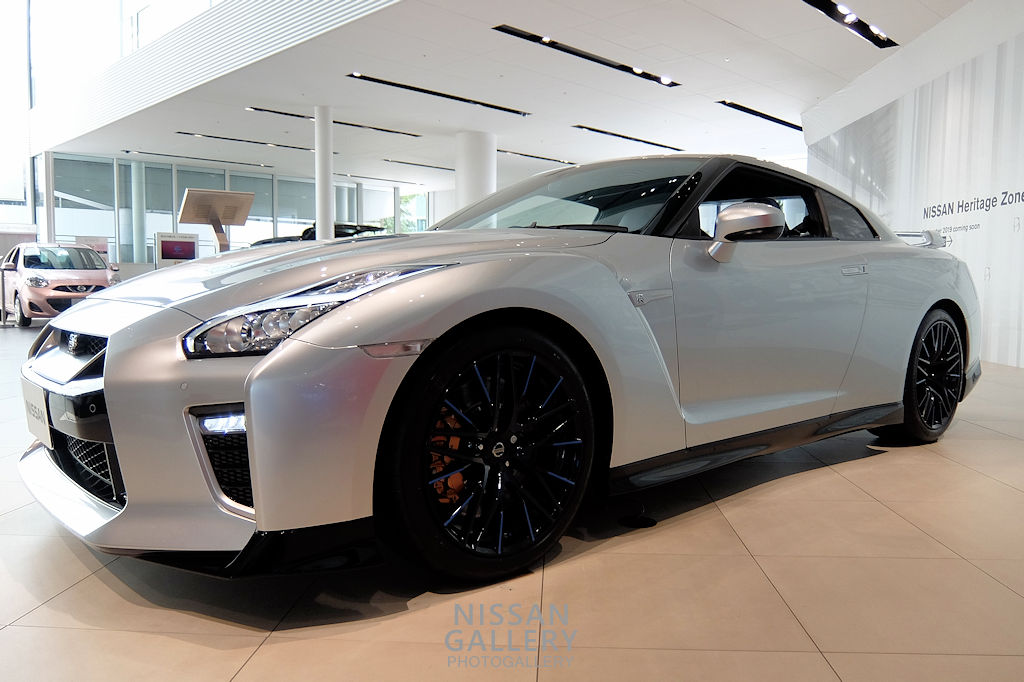 日産 GT-R 50th Anniversaryのシルバーを展示 | 日産ギャラリーフォト