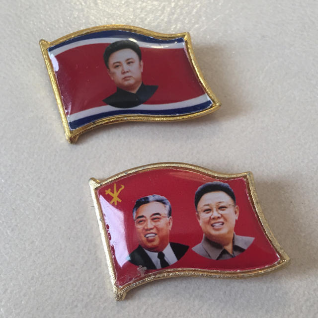 北朝鮮製二代将軍様バッチ 金日成 金正日 金正恩の通販 by