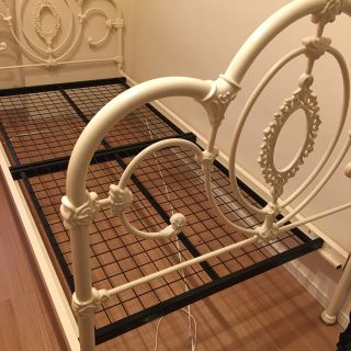 LAURA ASHLEY（シングルベッド）のフリマアイテム一覧