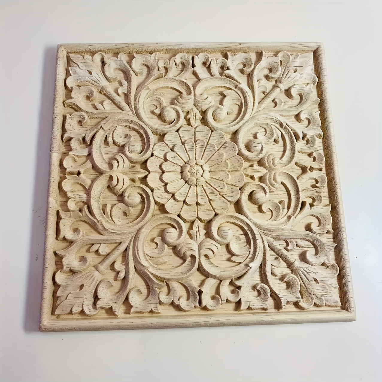 トな二重ペタルの花の彫刻木製プレート 複雑な3d立体デザインの vines