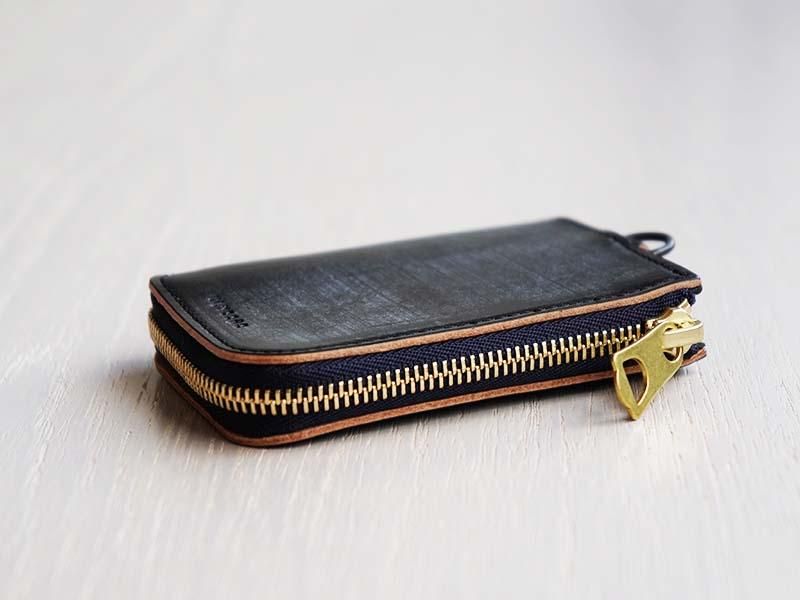 コモド・リベルタ｜首から下げられる小さなお財布 - ULYSSES