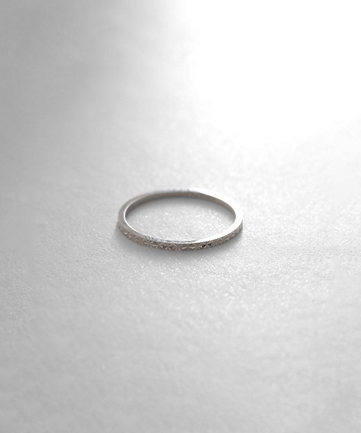 プラチナ 極光彫り リング細（2002253947） | COCOSHNIK