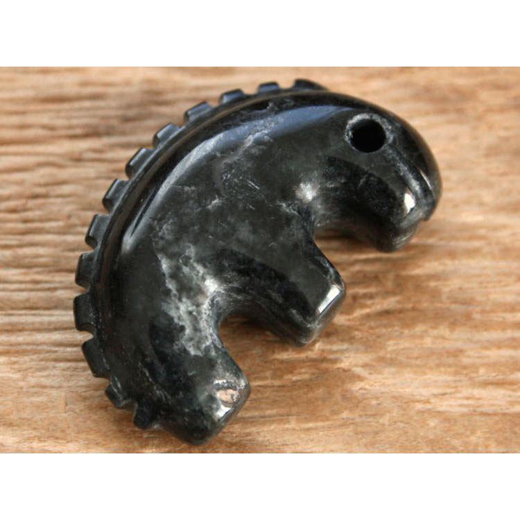 糸魚川黒翡翠獣形勾玉 M07301 豊翠 作 40mm*25mm*12mm 糸魚川 ひすい