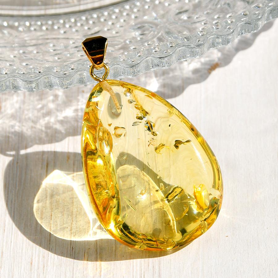 大粒 琥珀 ペンダントトップ 透明感キラキライエロー : ルコリエYahoo