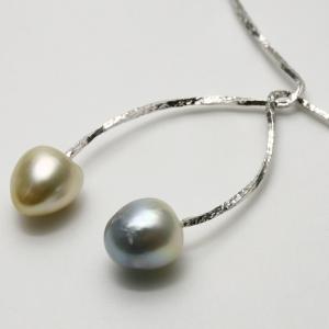 南洋白蝶真珠パールルース ケシ 2ピース ナチュラルゴールドカラー