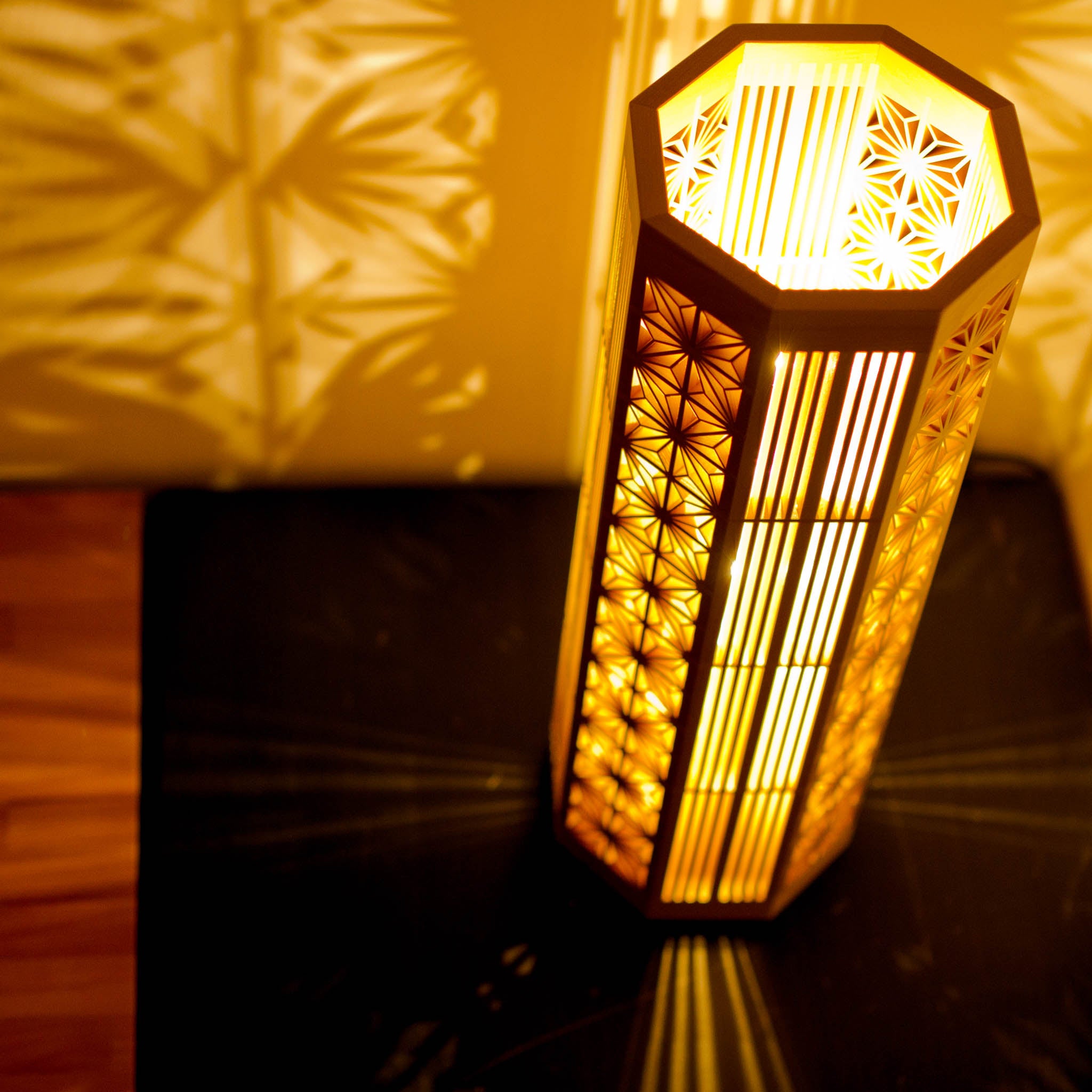 組子細工 フロアランプ | 麻の葉格子 | 木のあかり