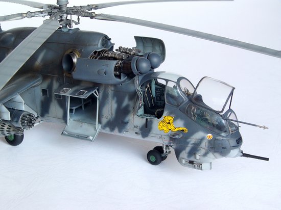 Mil Mi-24V Hind-E Helicopter Trumpeter 05103