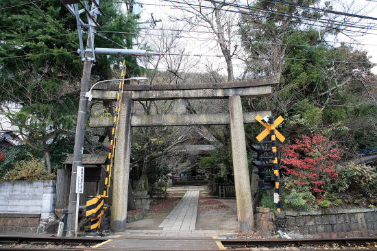 関蝉丸神社石燈籠（時雨灯籠）