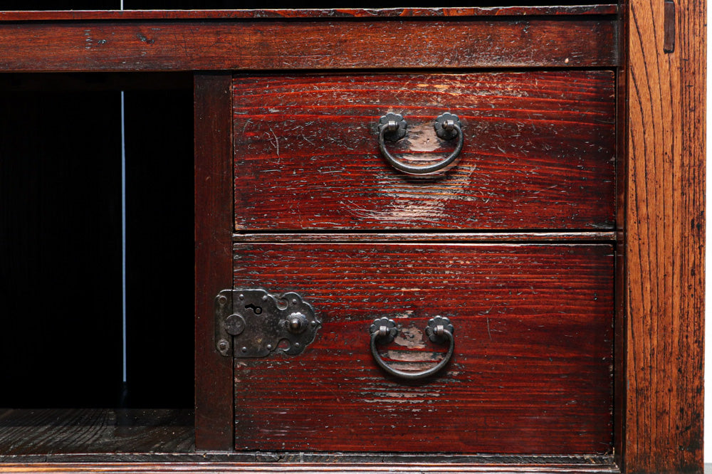 前面総欅‼ 時代の漆が見事な極上米沢車箪笥 BB2715 – 古福庵