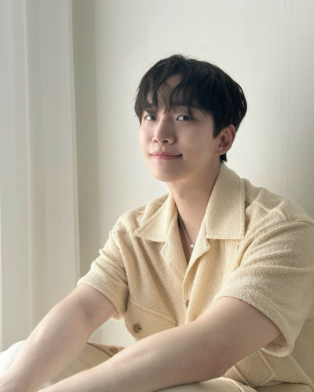 2PM」ジュノ、「SPUR」のグラビアビハインドを公開…素敵すぎるBカット