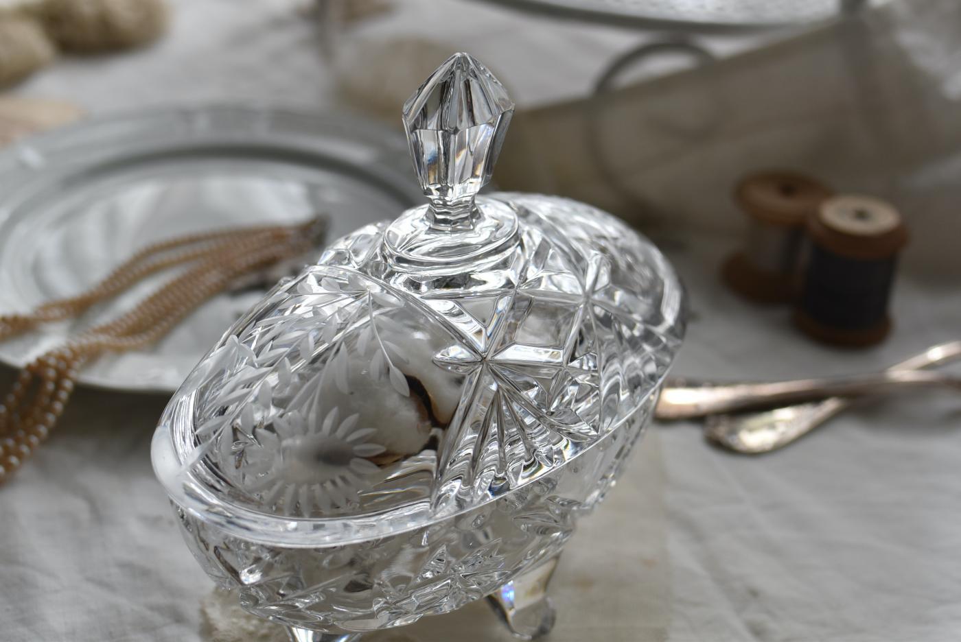 脚付き小物入れ.クリスタルガラス ボンボニエール ガラス器 キャンディ