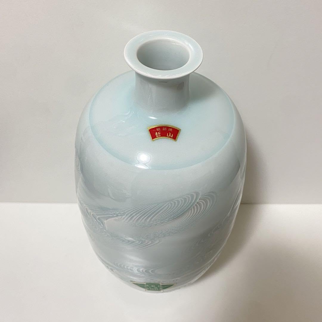 Amazon.co.jp: 砥部焼 日本伝統工芸士 松田哲山 青磁 流水紋 花瓶 : ホビー
