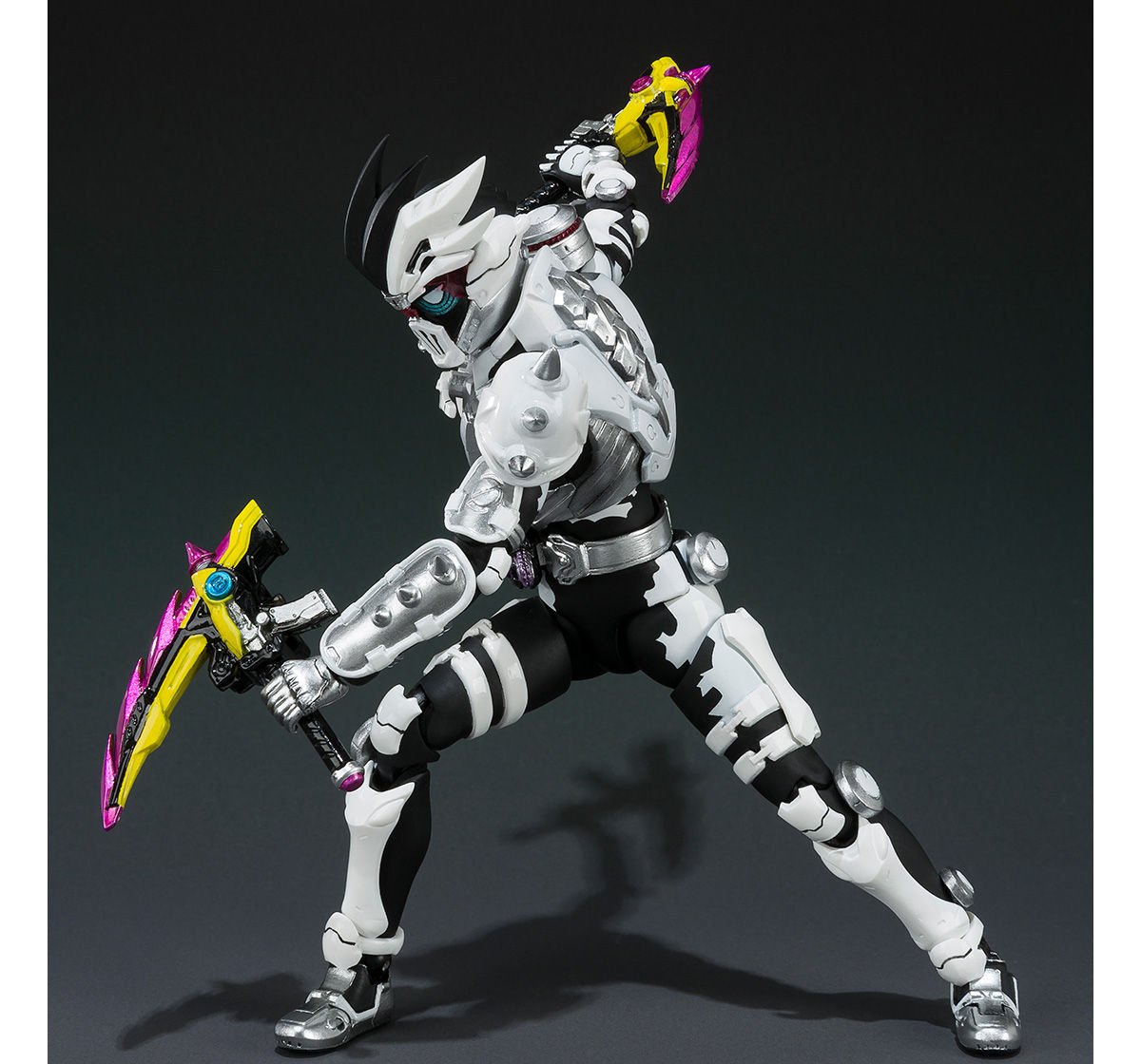 Amazon | バンダイ(BANDAI) S.H.Figuarts 仮面ライダーゲンム ゾンビ