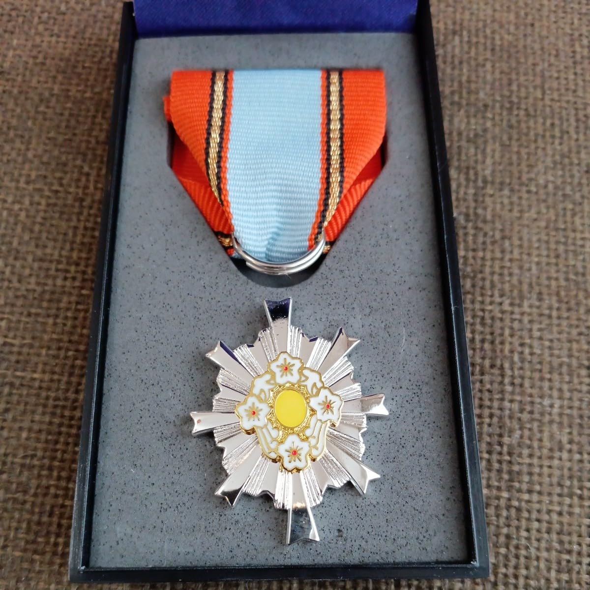 Amazon.co.jp: 第四級 防衛功労章 第9号賞詞 防衛記念章 現行タイプ