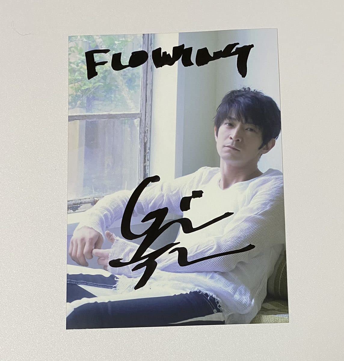 Amazon.co.jp: 津田健次郎 写真集 FLOWING 直筆サイン入り ブロマイド