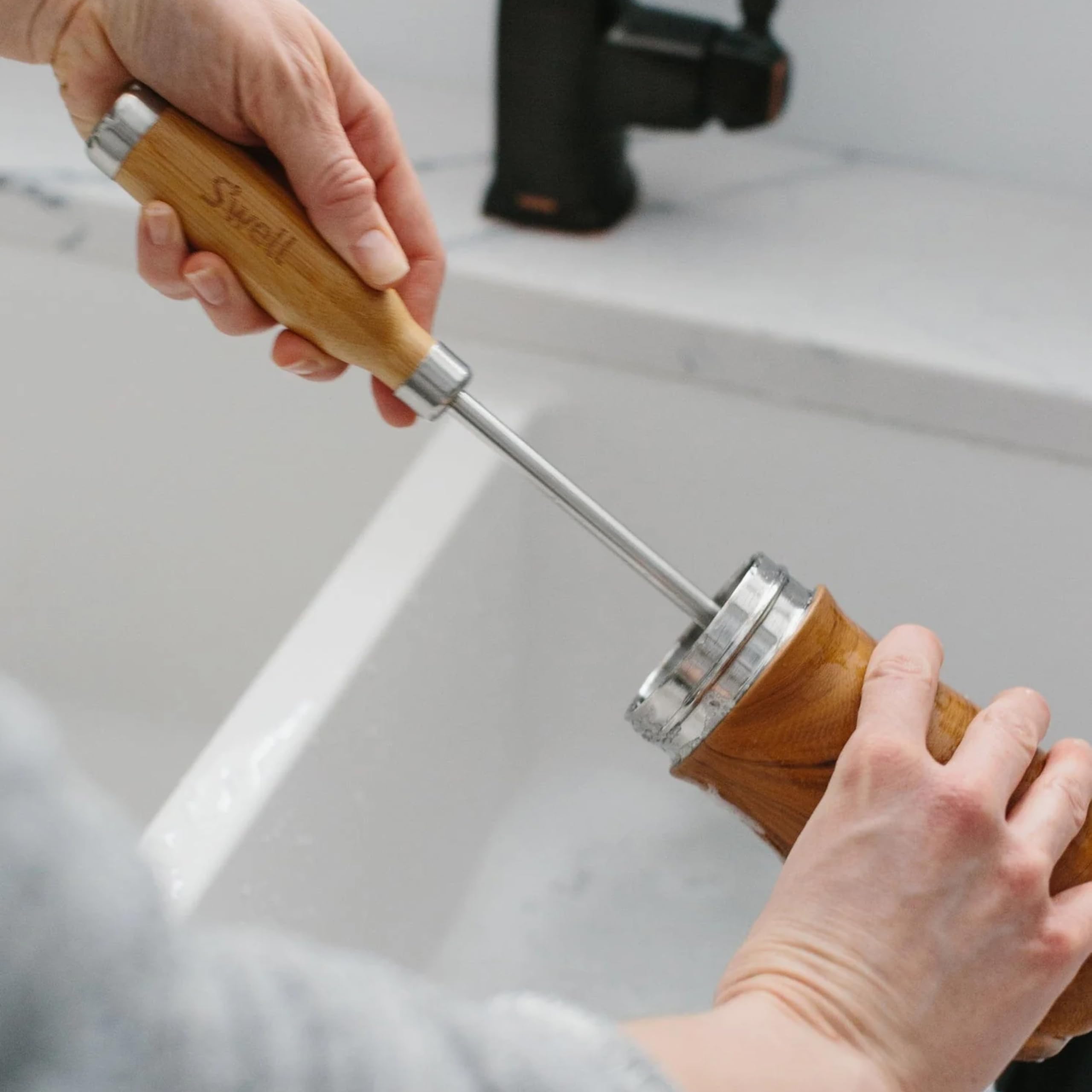 Amazon.com: S'well Brush, One Size, Effortlessly Cleans Inside Of