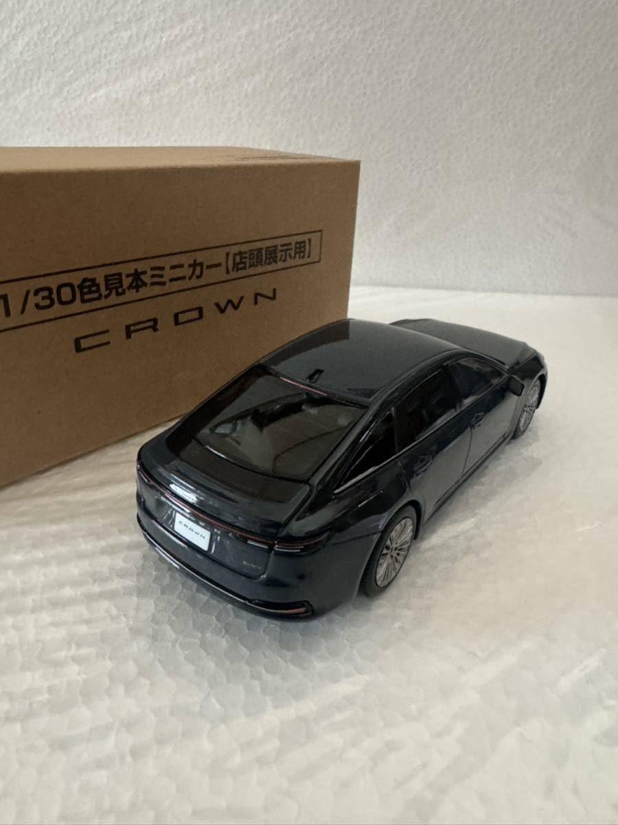 Amazon.co.jp: 1/30 新型クラウンセダン HEV カラーサンプル ミニカー