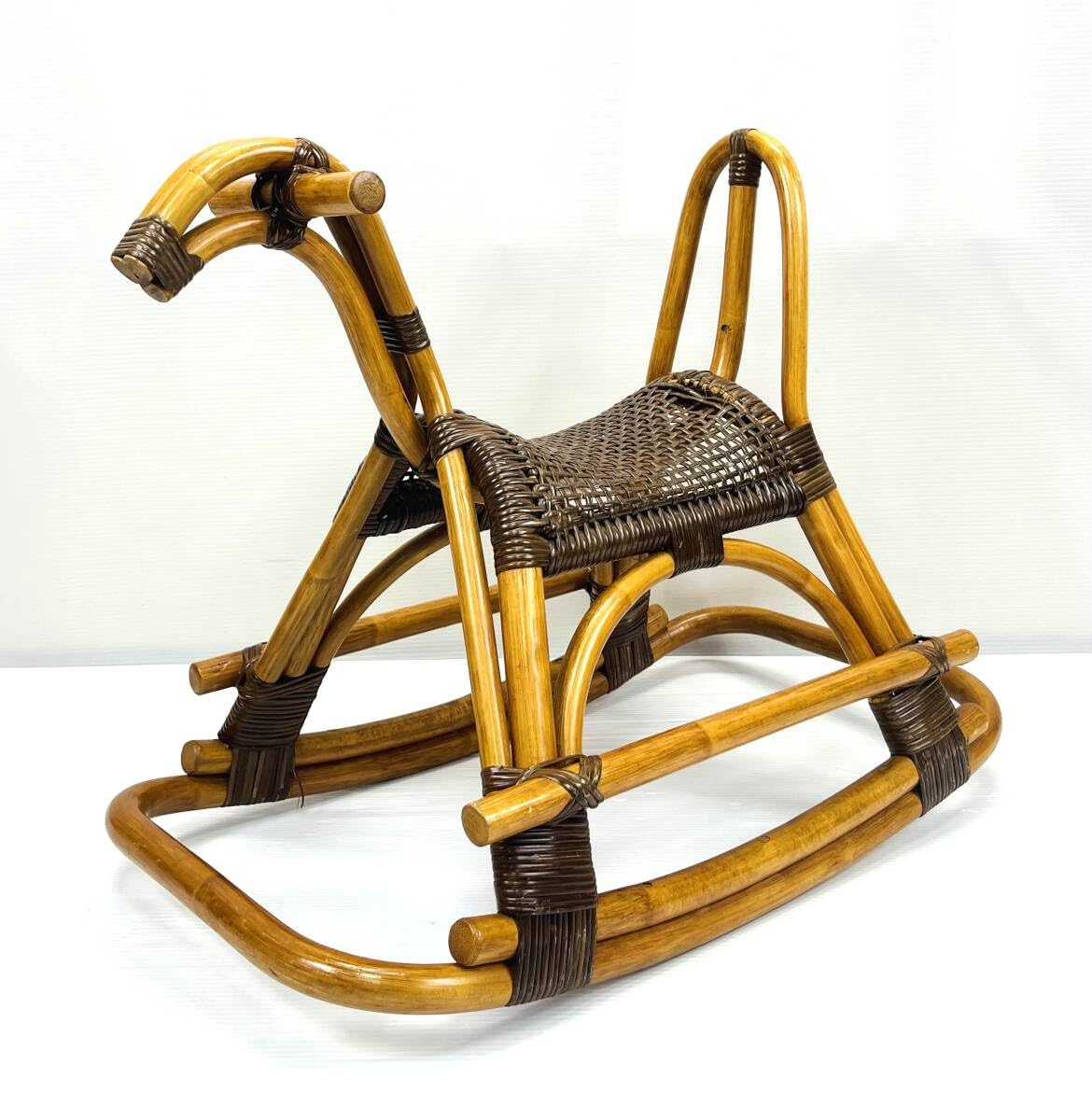 Amazon.co.jp: kazama製籐 ラタン ロッキングホース 木馬 アンティーク
