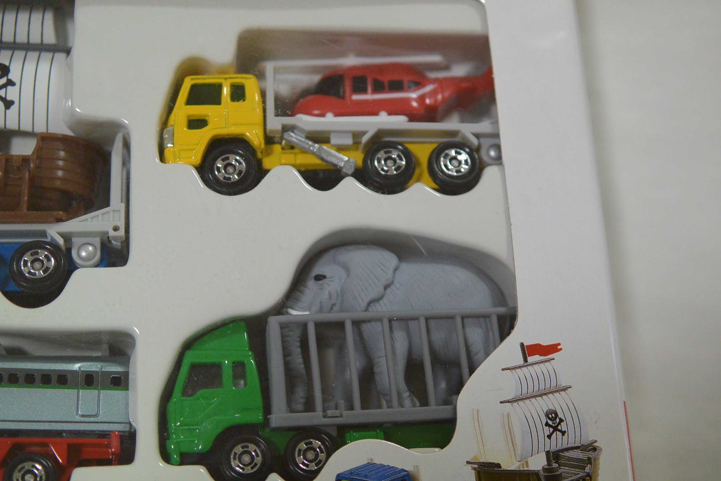 Amazon | トミカ ゆかいなトレーラーセット2 いろんなものをはこんで