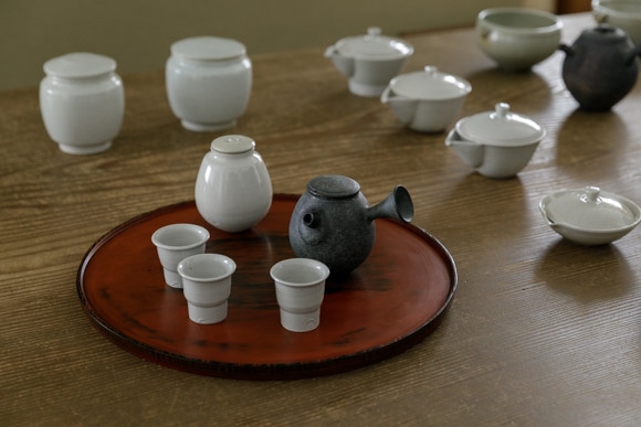 うつわディクショナリー#32 伊藤環さんの錆銀彩と白磁｜うつわ