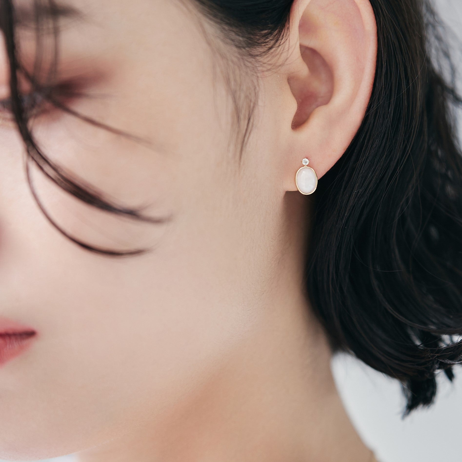 K10 ホワイトアゲート × ホワイトトパーズ スタッドピアス - me